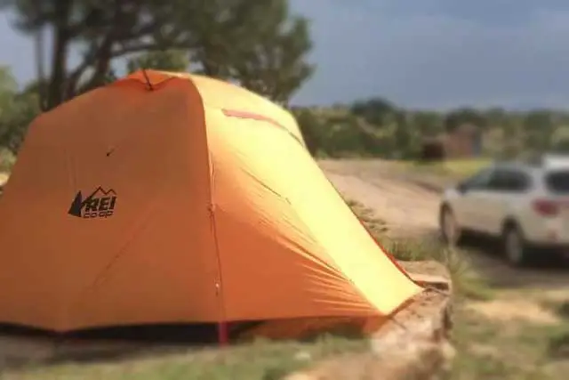 Лучшие палатки для автомобильного кемпинга: палатка REI Co-op Grand Hut 4
