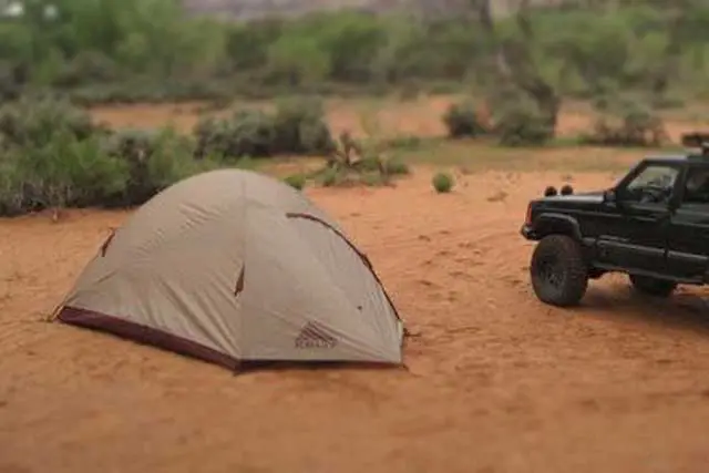 Лучшие палатки для автомобильного кемпинга: палатка Kelty Grand Mesa 4