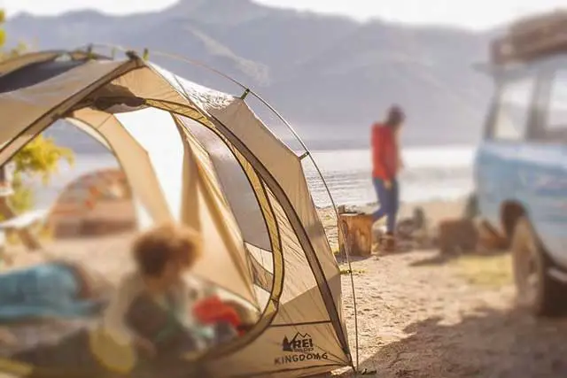 Лучшие палатки для автомобильного кемпинга: палатка REI Co-op Kingdom 6