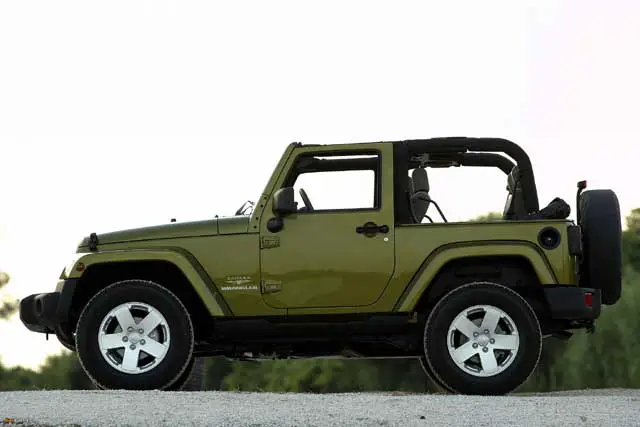 10 лучших моделей Jeep всех времен: 8. Jeep Wrangler Unlimited JK 2007 года выпуска