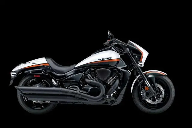 5 лучших мотоциклов среднего размера Cruiser: Suzuki Boulevard M109R