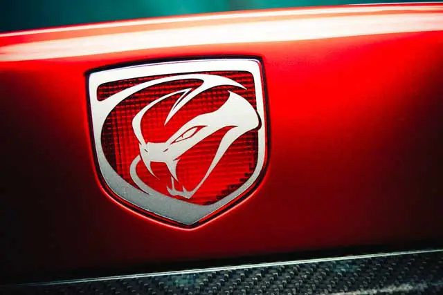 Car Logos With Snake：Dodge Viper
